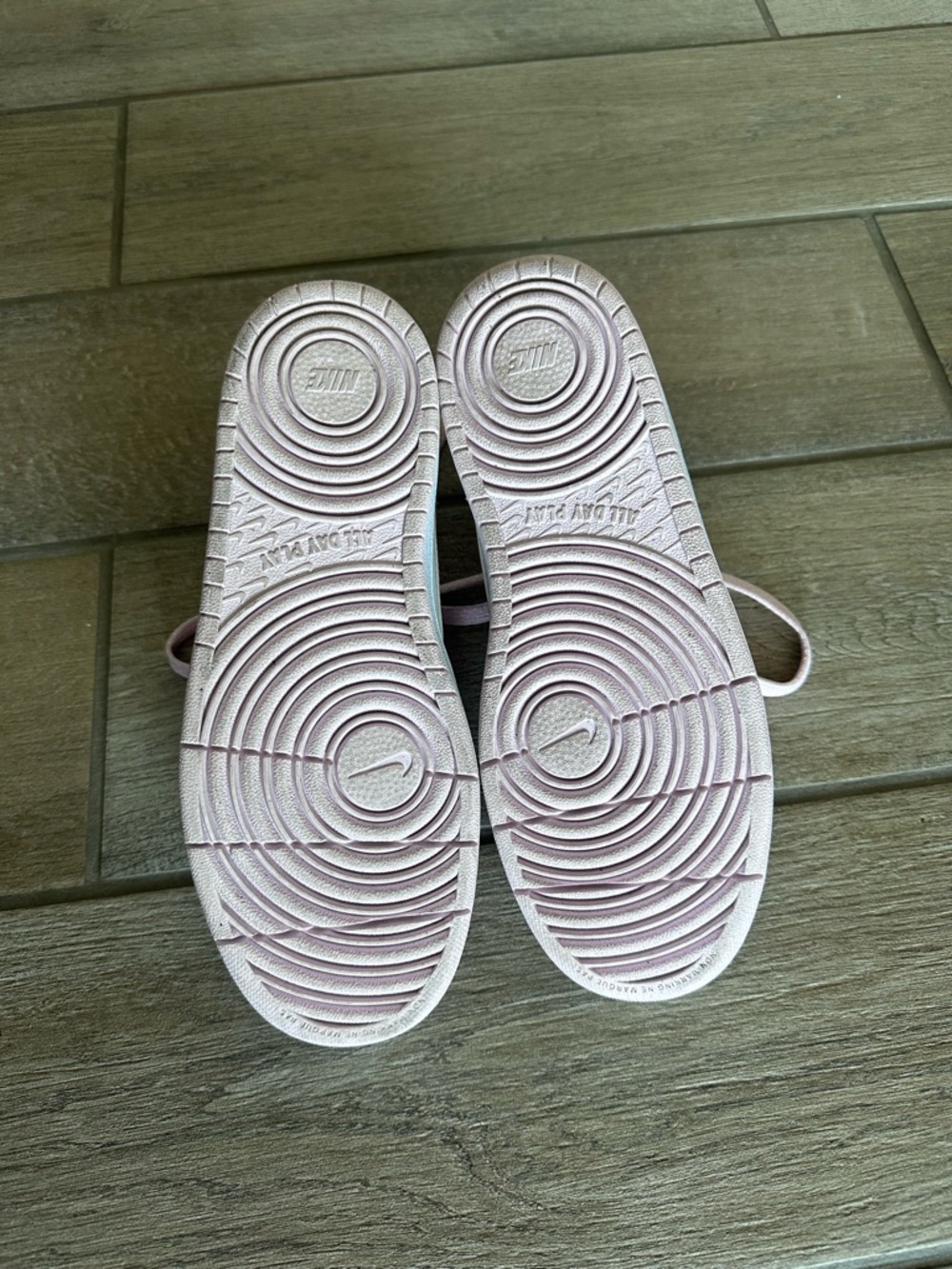 Nike Kids White and Light Pink Low-Top Sneakers - Picture 3 of 4